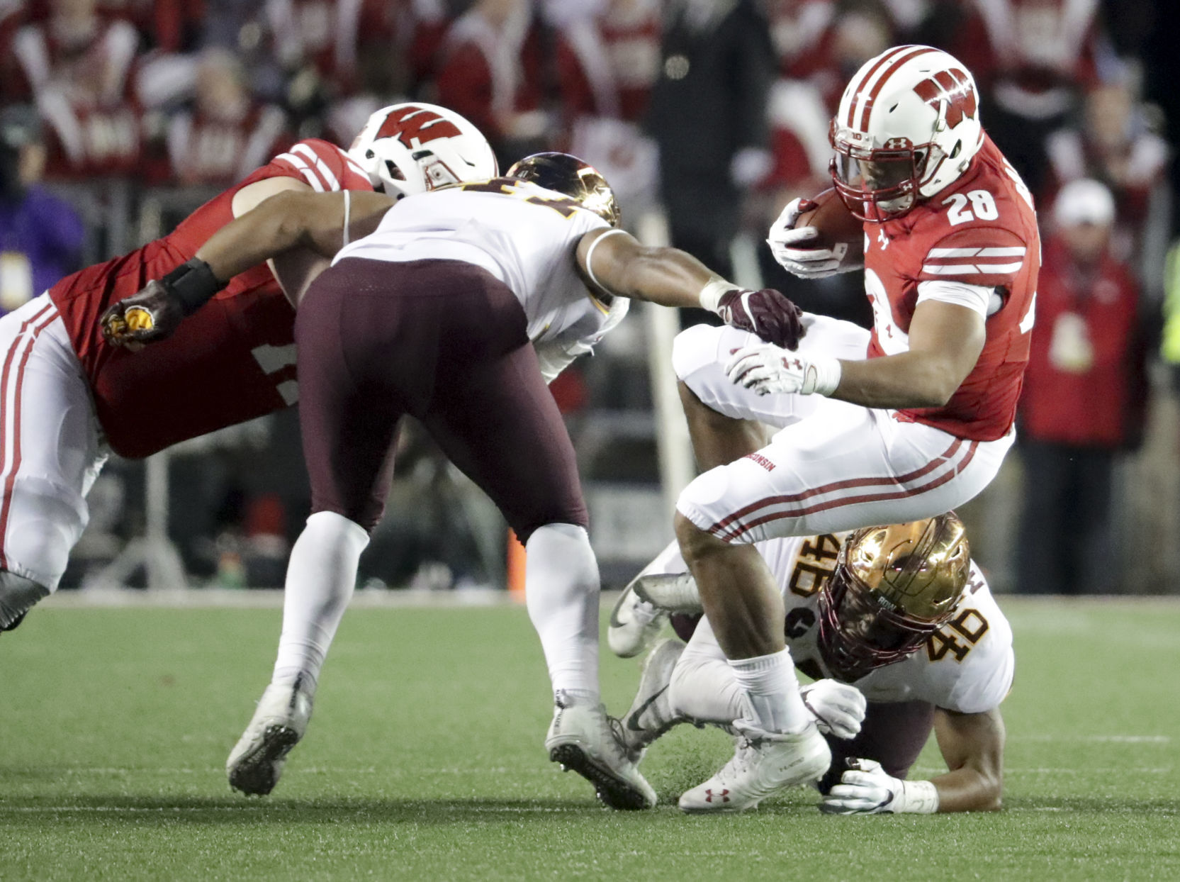 Golden Gophers 37, Badgers 15